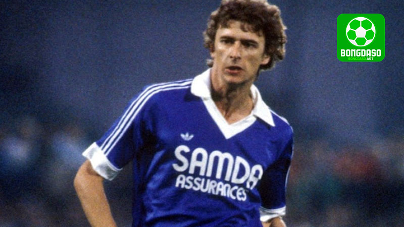 Wenger gia nhập RC Strasbourg ở tuổi 29